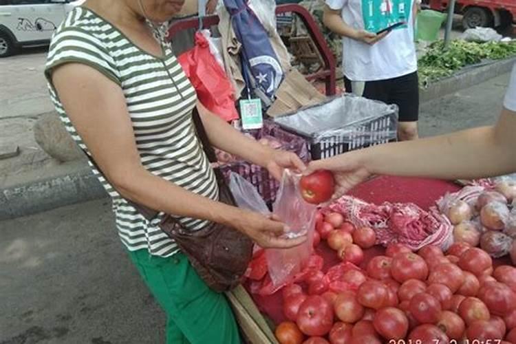 田间与餐桌之间：正确认识农药使用的双刃剑